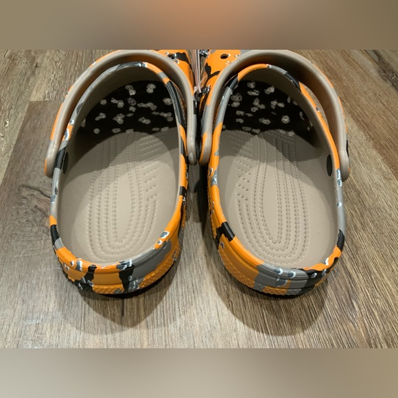 NEW CROCS CLASSIC CAMOUFLAGE CLOG 206454 Orange Men\'s Sz 8 / Wmn Sz 10 main image 4